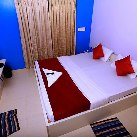Railview Inn Μπουμπάνεσβαρ Εξωτερικό φωτογραφία