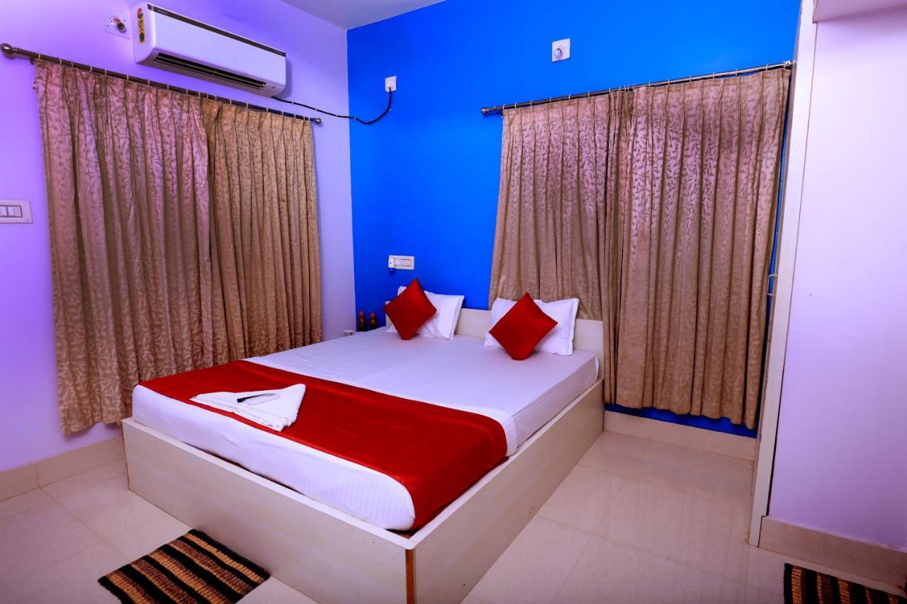 Railview Inn Μπουμπάνεσβαρ Εξωτερικό φωτογραφία