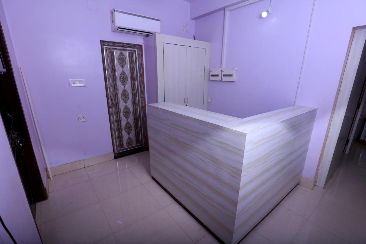 Railview Inn Μπουμπάνεσβαρ Εξωτερικό φωτογραφία