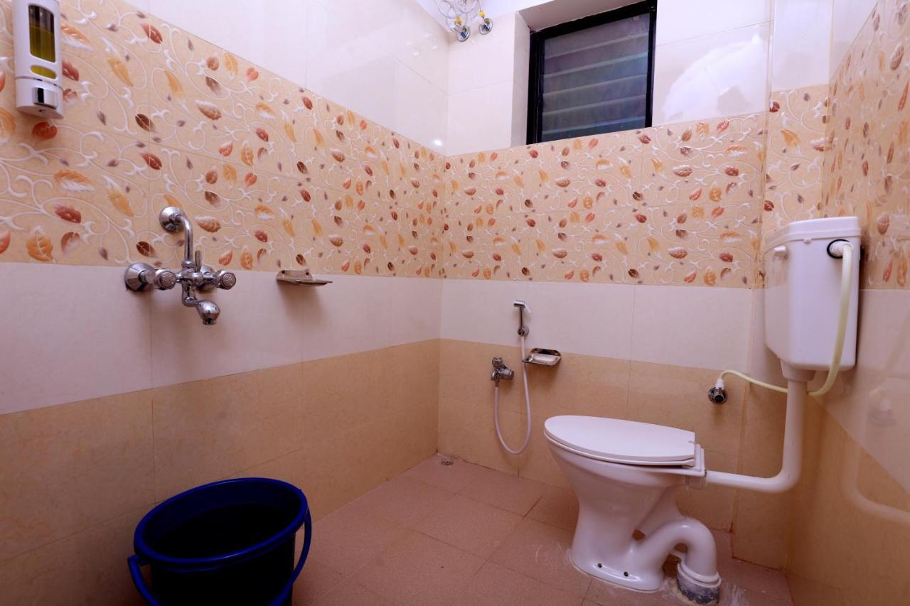 Railview Inn Μπουμπάνεσβαρ Εξωτερικό φωτογραφία