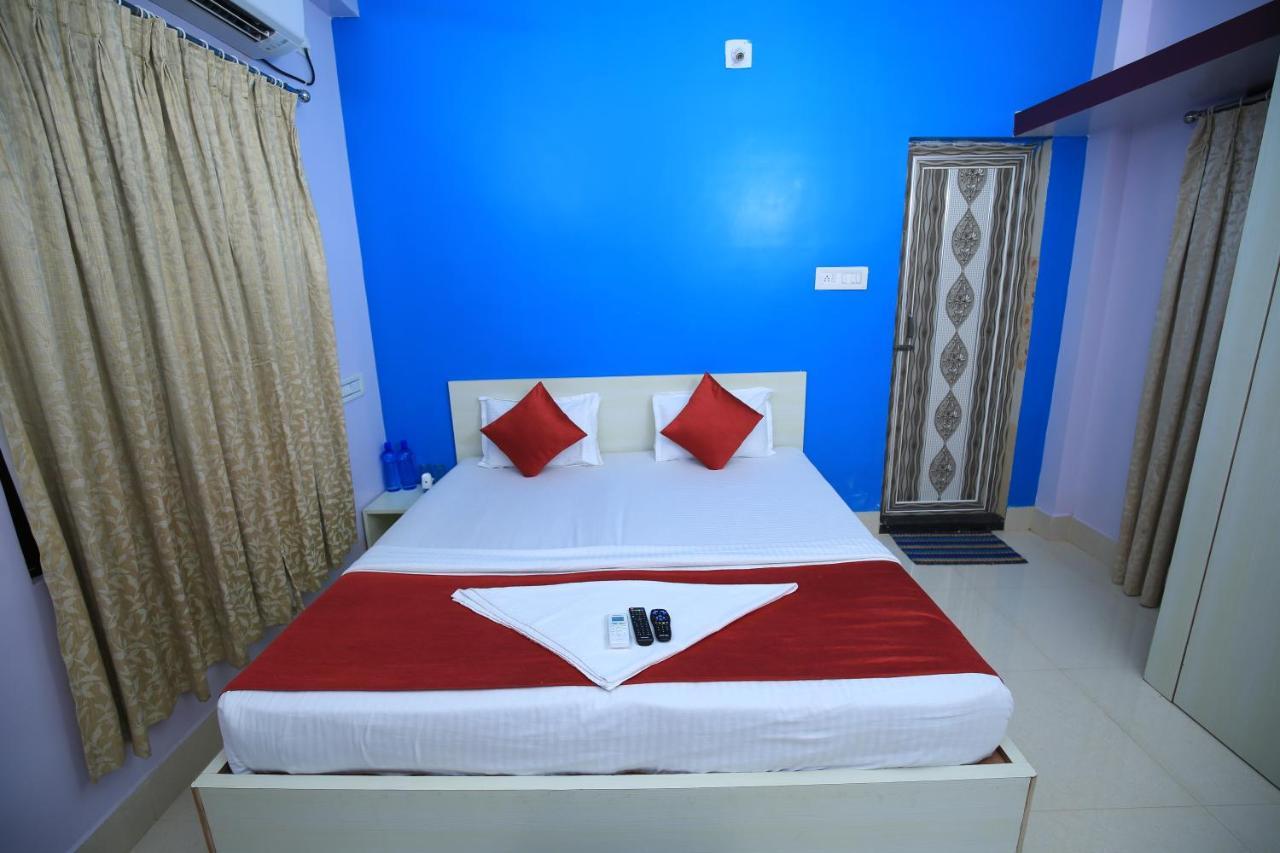 Railview Inn Μπουμπάνεσβαρ Εξωτερικό φωτογραφία