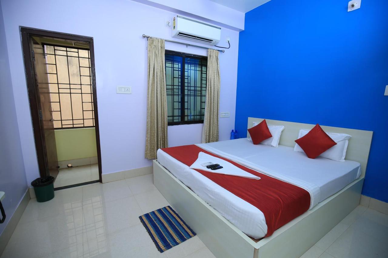 Railview Inn Μπουμπάνεσβαρ Εξωτερικό φωτογραφία
