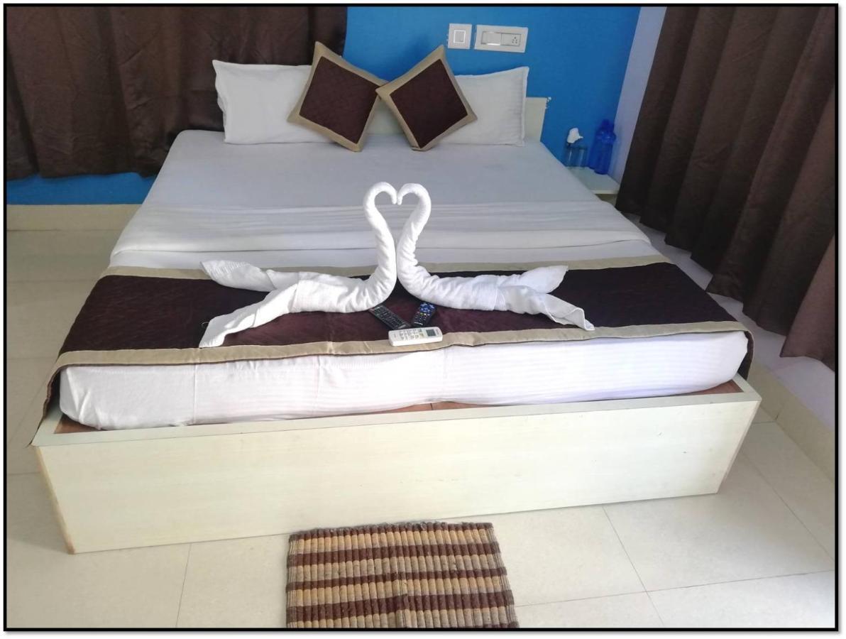 Railview Inn Μπουμπάνεσβαρ Εξωτερικό φωτογραφία