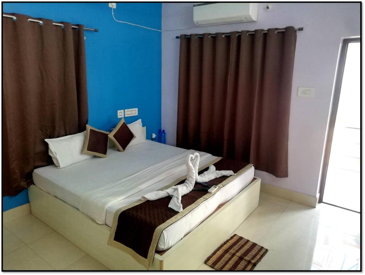 Railview Inn Μπουμπάνεσβαρ Εξωτερικό φωτογραφία